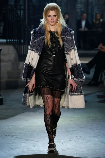 Look 2